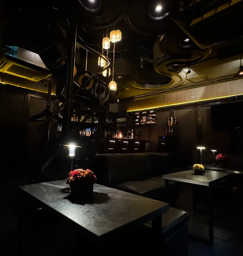 YANEURA 店内 イメージ画像